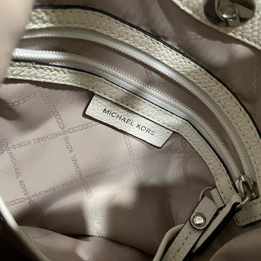 Michael Kors White Pebbled W/Black Leather Chain Large Satchel Bag - Picture 8 of 16